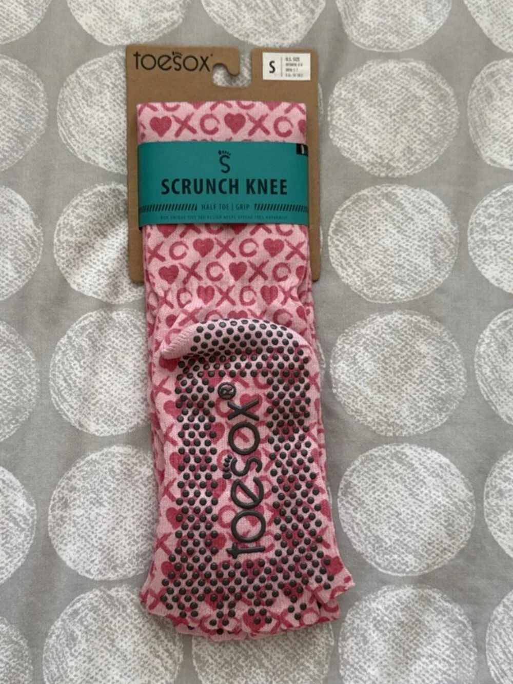 NWT Toesox Scrunch Knee High Half Toe Grip Socks Hugs + Kisses Sz Small